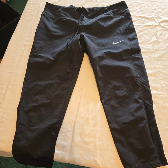Nike Dri-Fit Black Capri Cropped Athletic Workout Pants XL - Picture 1 of 7
